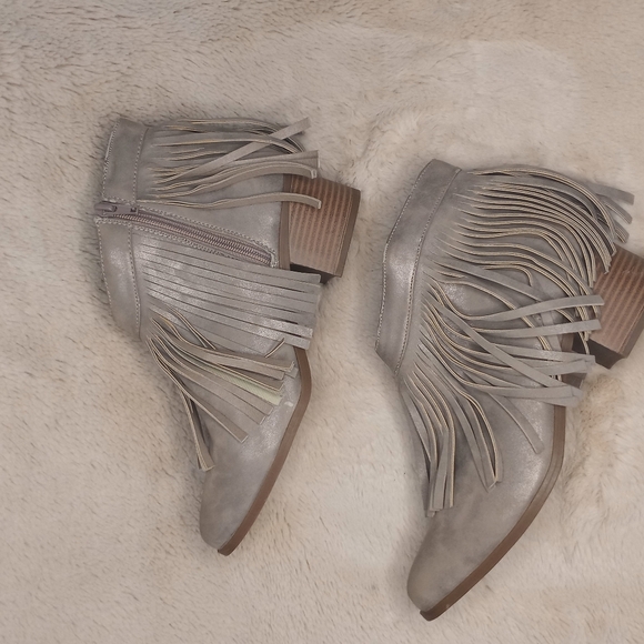 London Rag Western Metallic Grey Fringe Bohemian Block Heel Ankle Bootie - Picture 3 of 12
